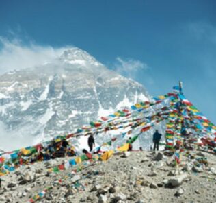 Mount Everest Hiking Simulation for Healthcare Teams